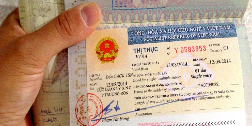Thủ tục cấp visa thị thực cho người nước ngoài nhập cảnh tại sân bay Tân Sơn Nhất, TP HCM