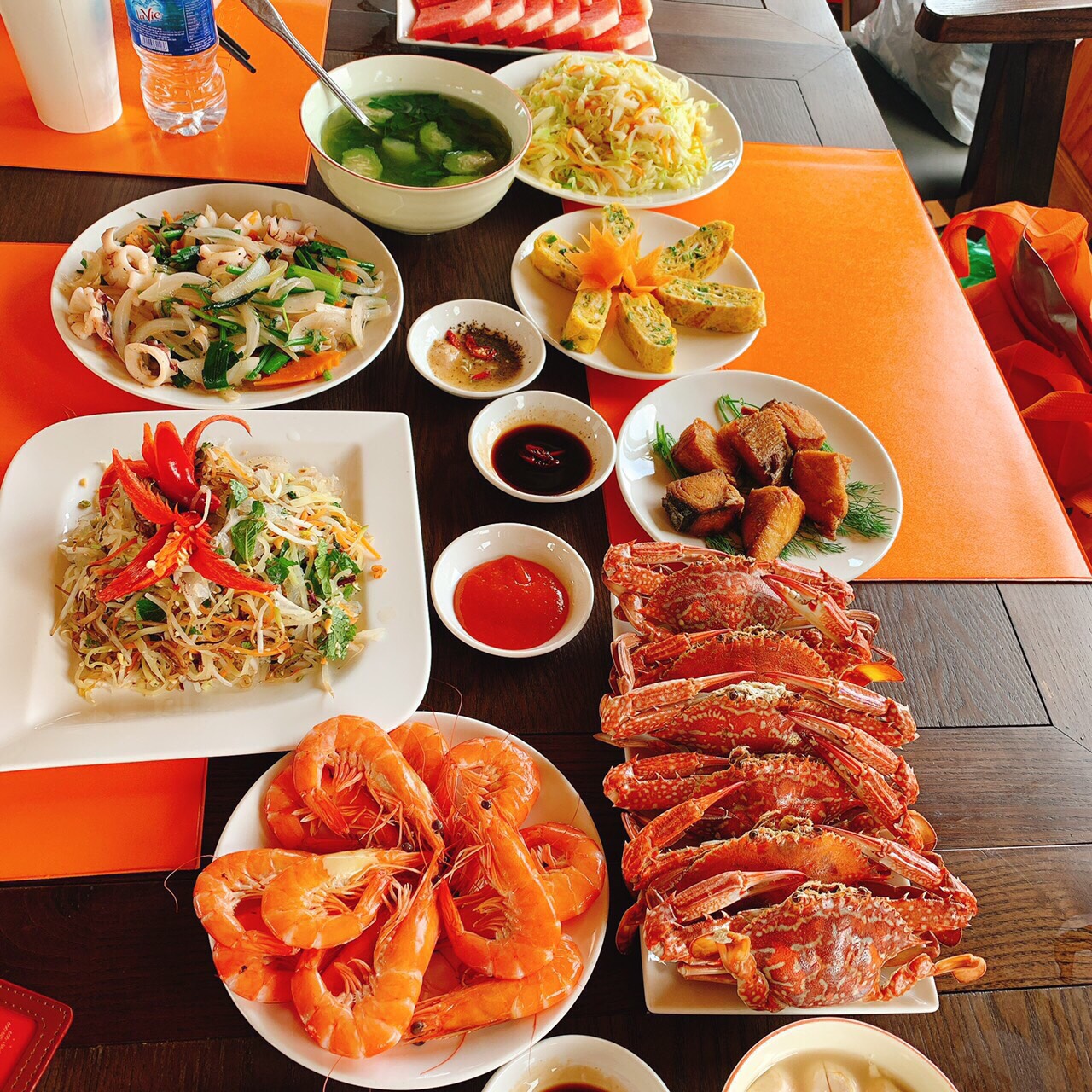 ăn gì ở vịnh Lan Hạ