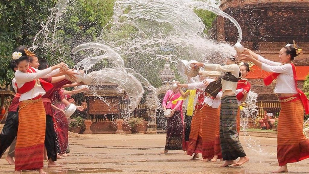 Du lịch Thái Lan tháng 4 tham gia Tết Thái Lan Lễ hội té nước Songkran